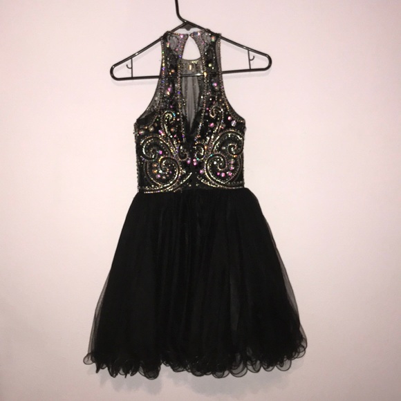 Prom dresses - Picture 2 of 3